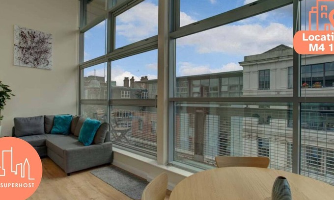 Northern Quarter Apartment | Stylish Northern Quarter Duplex Penthouse with Family-Friendly Amenities