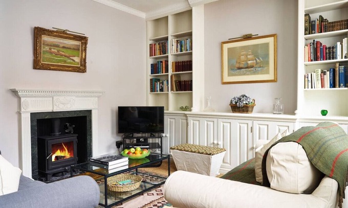 Henley-on-Thames House | Northfield End Cottage: Top-Rated Stay with Family Amenities
