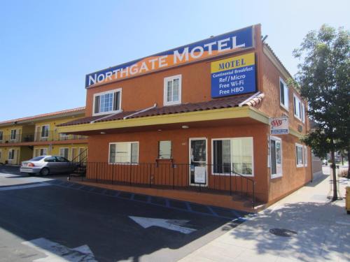 El Cajon Hotel | Family-Friendly Northgate Motel with On-Site Dining