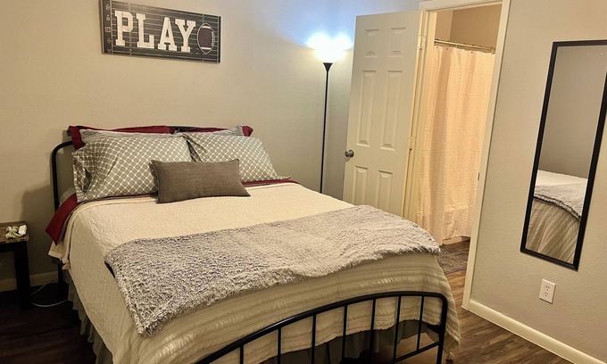 College Station Villa | Northgate Nest- Walking distance to A&M!