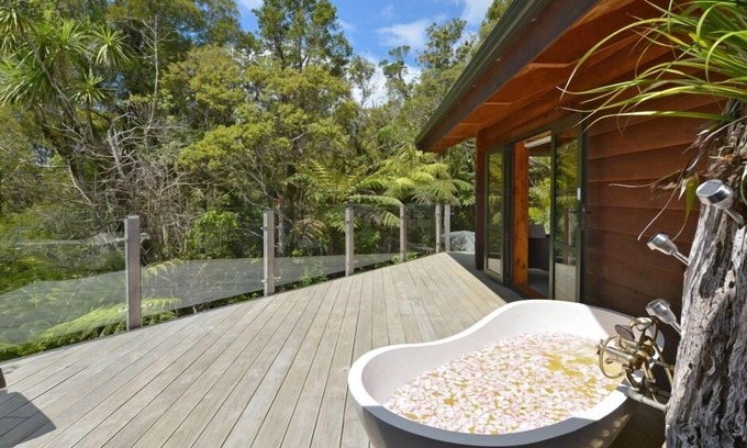 Kaitaia House | Experience Northland's Romantic Wilderness with Wi-Fi & Pool