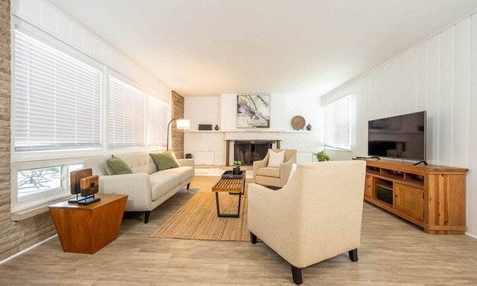 Noblesville House | Ideal Noblesville Home for Families with Great Amenities