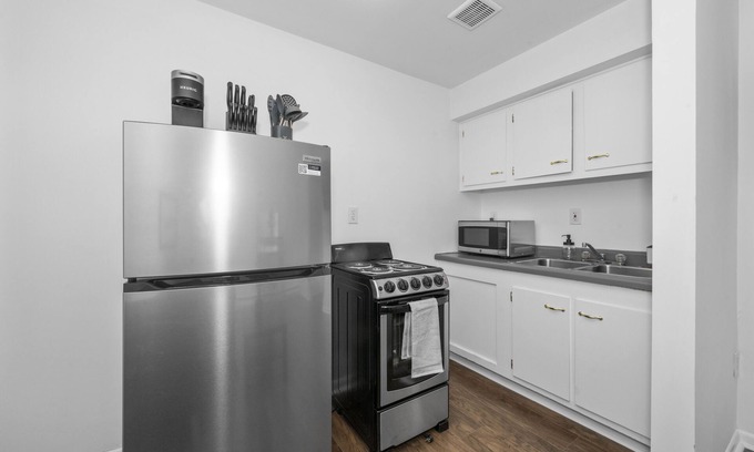 Northside House | Discover Northside Suites: 4 Private Apartments Near Downtown
