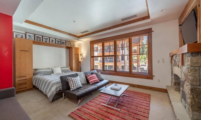 Truckee Apartment | Top-Rated Northstar Village Studio with Pool and Spa