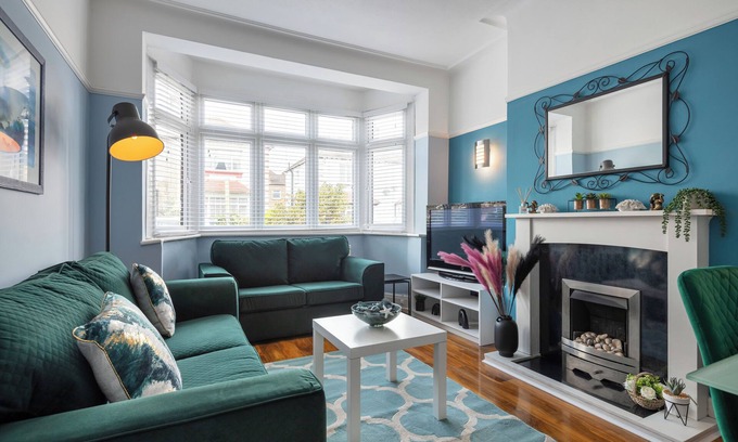 Westcliff-on-Sea House | Northview Spacious 4BR House | Contractors | Leisure | WIFI