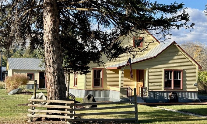 Winthrop House | Dog-Friendly Retreat in Winthrop Near Ski Trails
