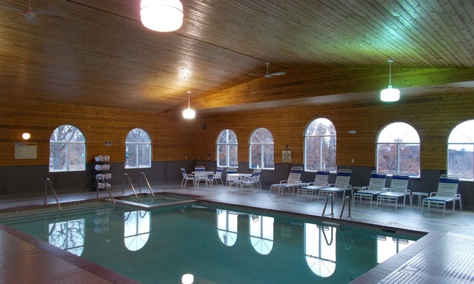 Chetek Hotel | Discover Northwoods Best Inn - Chetek: Pool and Spa Escape