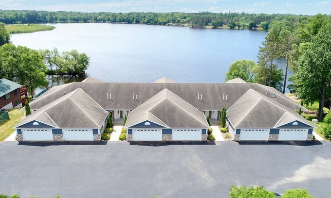 Tomahawk House | Beautiful Lakefront Home at Northwoods Getaway, Rated 9.8