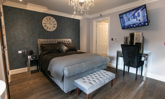 Norwich Apartment | Guest Rated 10/10: Norwich Castle Flat with Lake View