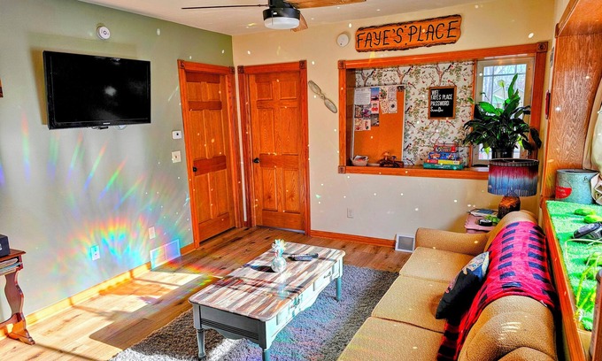 La Crosse House | Unique Retro Cottage Near the Mississippi River - 9.6/10!