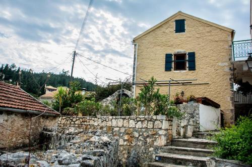 Tselendata Apartment | Child-Friendly Comfort at Nostos Residence - Apartment Terra
