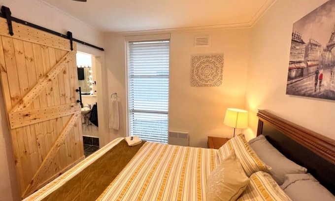 Maribyrnong Apartment | Relax by Maribyrnong River: Entire Apartment with Spa Access