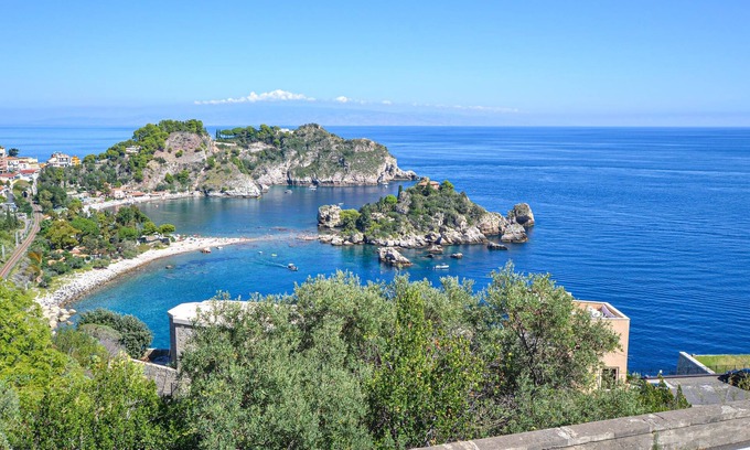 Riposto Apartment | Cozy Retreat Steps from Riposto Beach and Port