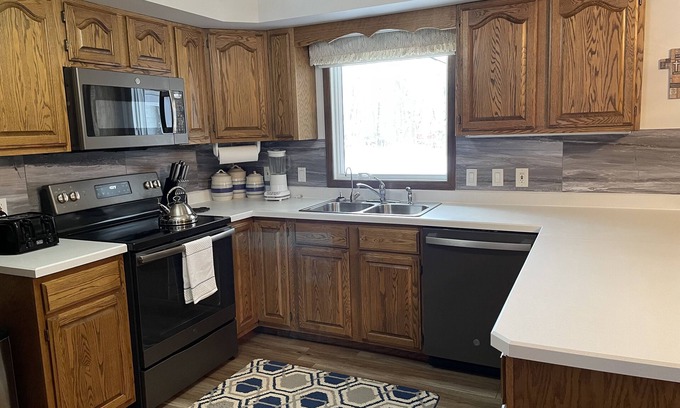 Devils Lake House | Experience a Vacation House with Private Pool & Spa