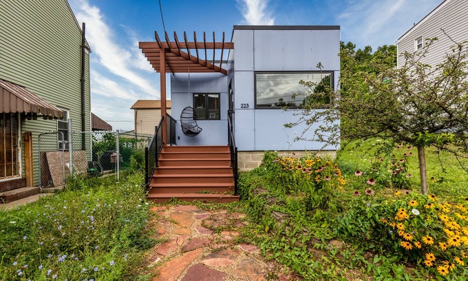 Pittsburgh House | Spacious Home with Full Kitchen & Cozy Patio Swing