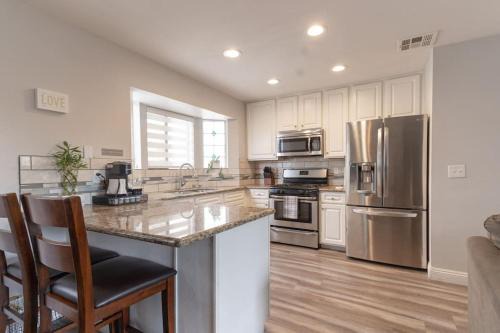 Lincoln Acres Apartment | Explore Ohana’s Home: Pet-Friendly Oasis with Ocean Views