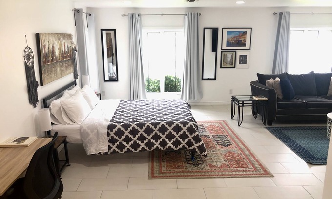 North Bergen House | Unique Basement Getaway, 30 mins from Times Square