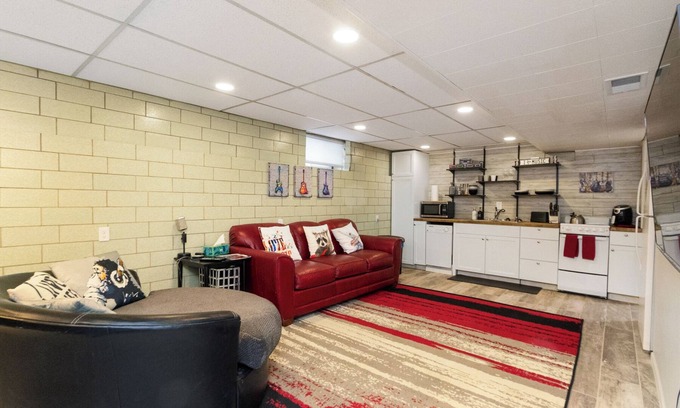 Manhattan Apartment | Note"able Nook Suites: Guest Rated 9.8 with Spa & Kitchen