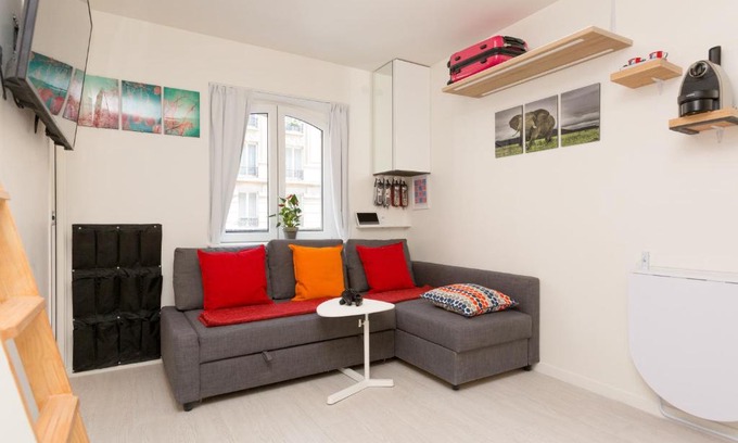 5th Arrondissement Bed & Breakfast | Elegant Notre-Dame Suite in Saint-Germain with Great Amenities