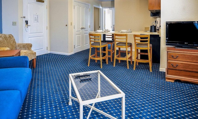 Mishawaka Apartment | Convenient Stay Near Notre Dame Stadium for Families