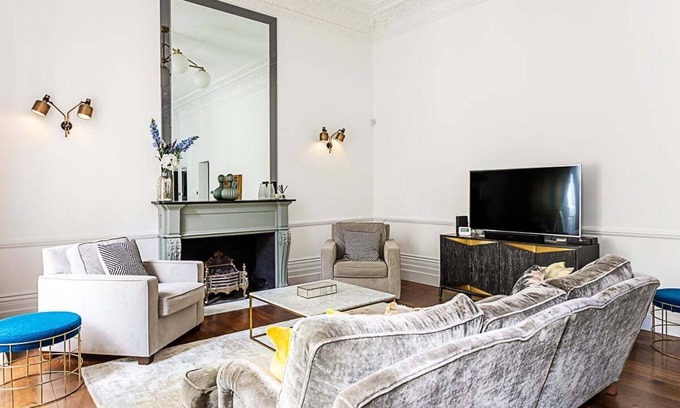 Pembridge Apartment | Central Notting Hill 2-Bed Gem with Spa & Family Amenities