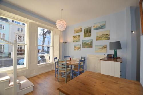 Notting Hill Apartment | Comfortable Notting Hill Retreat for Families & Pets