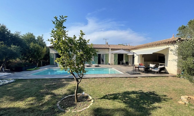 Puget-sur-Argens Villa | Elegant Villa with Pool - Guest Rated 10/10 in Comfort