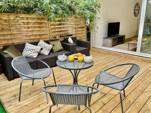 Saint-Denis Apartment | Relax at L'Oasis T3: Oceanfront Retreat with Hot Tub