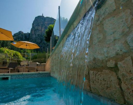 Castellane Hotel | Pet-Friendly Nouvel Hôtel du Commerce with Oceanfront Views