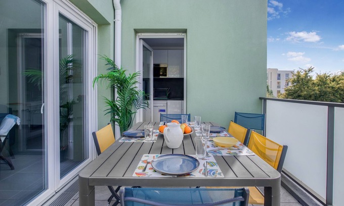 Le Lavandou Apartment | Seaside Retreat - Apartment Steps from the Beach