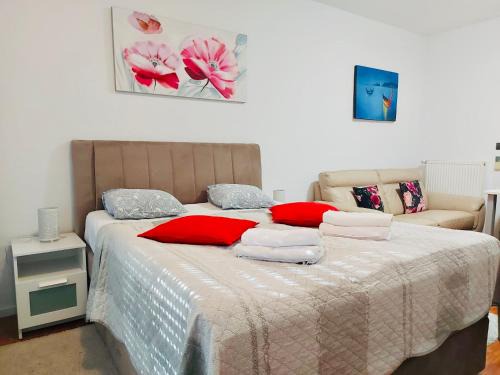 Zagreb Apartment | Explore Nova Galerija West App Mary: Rated 9.3, Pet Friendly