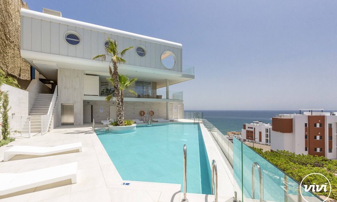 Fuengirola Apartment | Experience Nova: Pool, Ocean View & Relaxing Jacuzzi