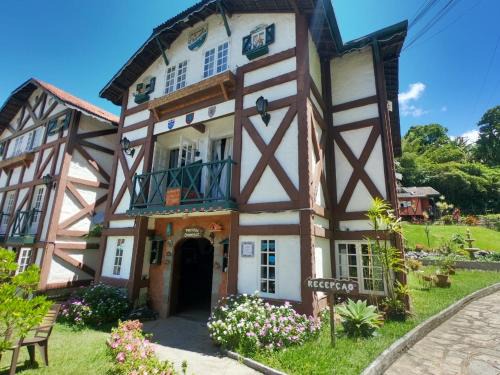 Teresopolis Hotel | Pet-Friendly Nova Pousada Chamonix with Pool & Family Fun
