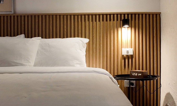 Canlubang Bed & Breakfast | Novella Tagaytay Deluxe King 103 Pool View