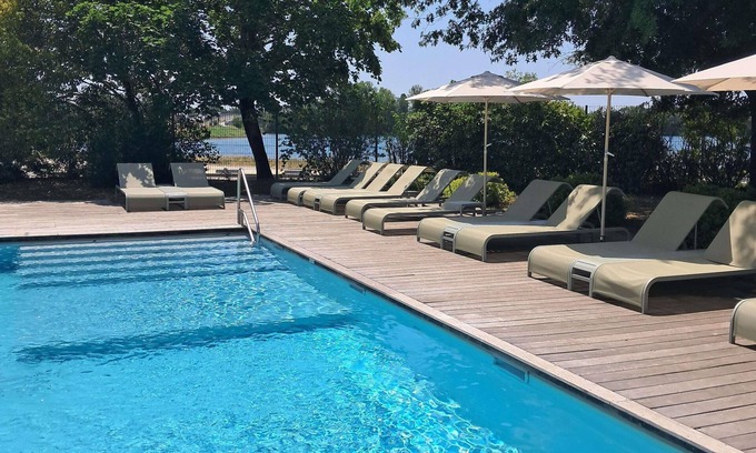 Le Lac Hotel | Explore Novotel Bordeaux Lac: Family-Friendly & Inviting Stay