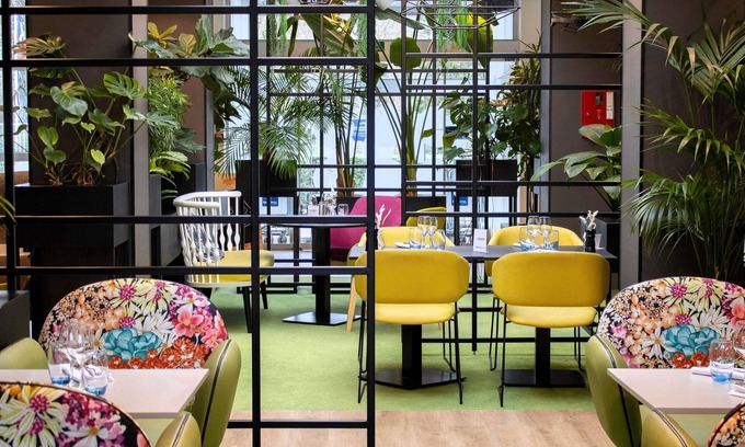 Courcouronnes Hotel | Relax at Novotel Evry Courcouronnes with Pool and Spa