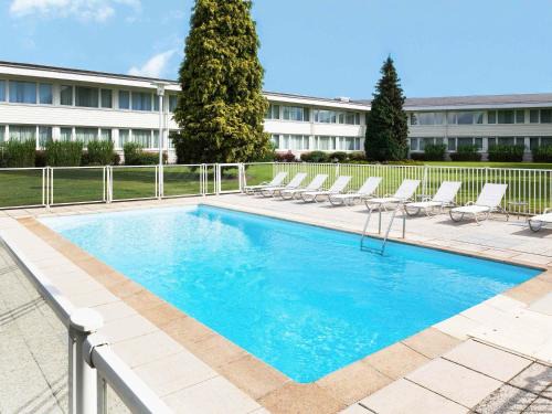 Lesquin Hotel | Comfortable Stay at Novotel Lille Aéroport with Pool & Ocean View