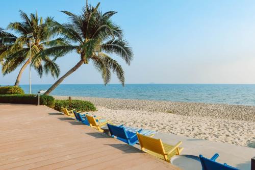 Chakphong Hotel | Relax at Novotel Rayong Rim Pae Resort with Ocean Views