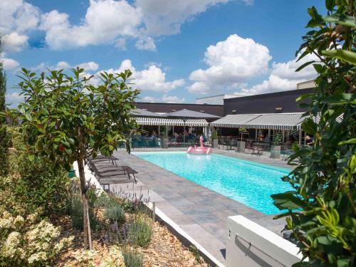 Muire - Haubette Hotel | Comfortable Stay at Novotel Reims Tinqueux with Pool & Ocean View