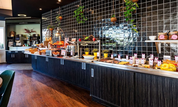 Muire - Haubette Hotel | Relax at Novotel Reims Tinqueux with Pool & Spa Amenities