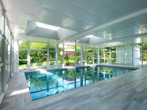 Saint-Pierre-du-Perray Hotel | Discover Novotel Senart Golf De Greenparc: Pet-Friendly Retreat