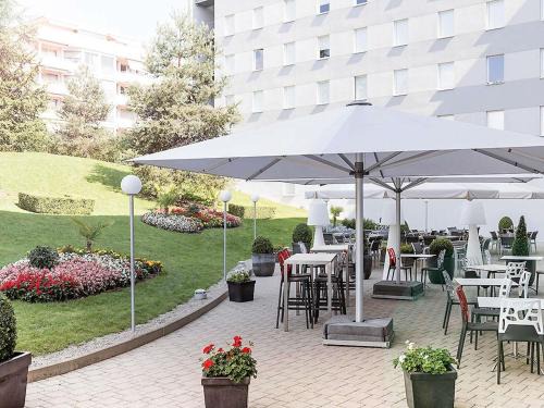 Vernier Hotel | Elegant Novotel Suites Genève Aéroport: Pet-Friendly Stay