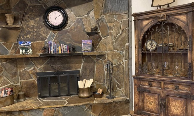 Columbia Falls House | Experience The Lodge at Columbia Falls – Sleeps 18 Comfortably!