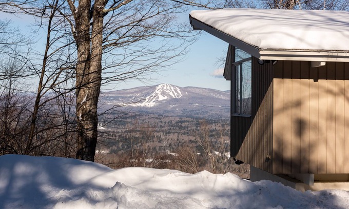 Stratton Mountain House | Spacious 6-Bedroom Retreat with Spa and Pet-Friendly Perks