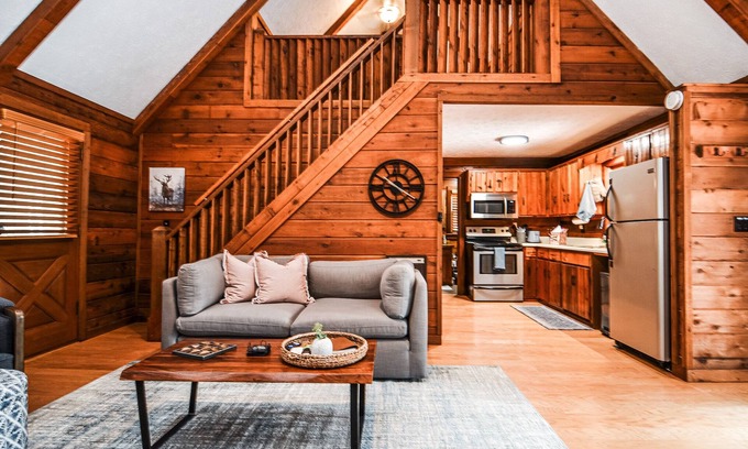 Mineral Bluff Cabin | Inviting Retreat with Hot Tub & Fire Pit near Blue Ridge