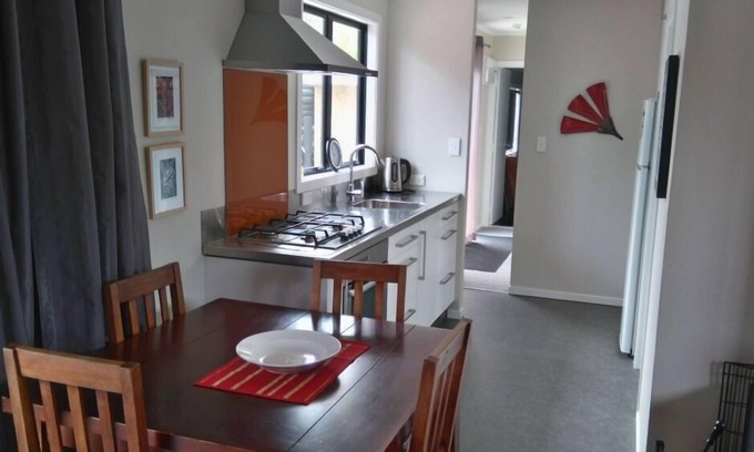Waitarere Beach House | Cozy 2-Bedroom Bach with Unlimited Fiber Broadband