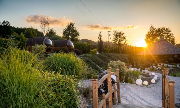 Jezow Sudecki Apartment | Discover Nowa Prowansja: 4-Star Getaway with Hot Tub!