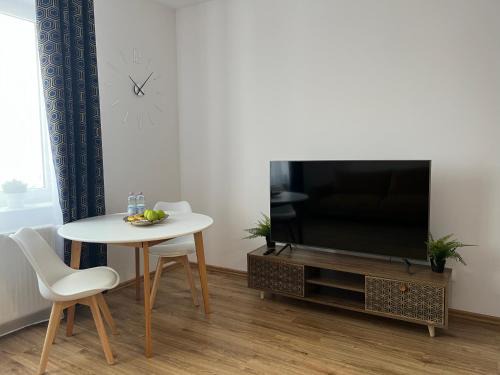 Pabianice Apartment | Cozy Apartment in a Charming Building, Rated 9/10 by Guests
