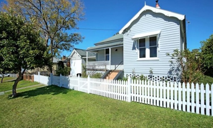 Nowra House | Beautiful Nowra Getaway with Hot Tub & Breakfast Included