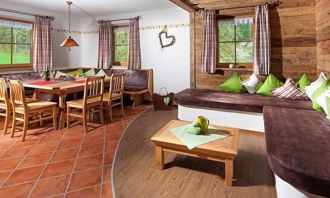Bischofswiesen Apartment | Spacious 3-Bedroom Apartment with Pool and Balcony